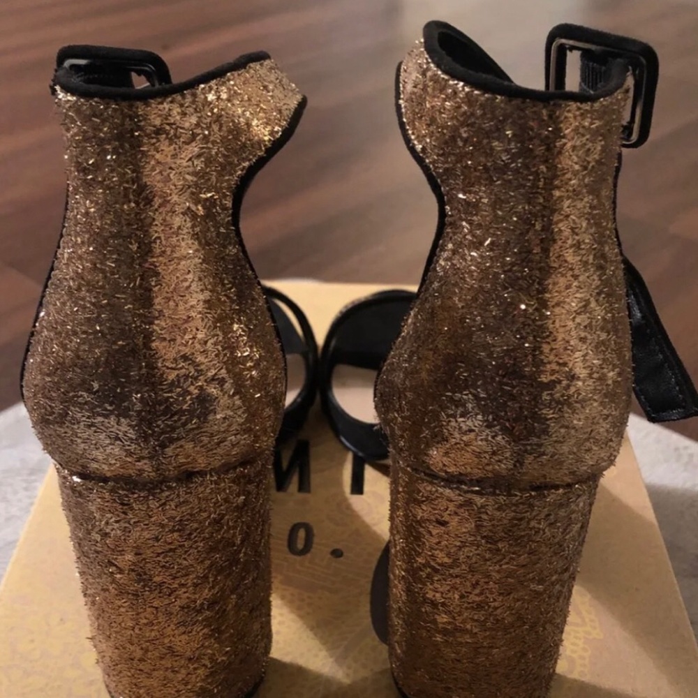 Gold heels - Picture 3 of 3